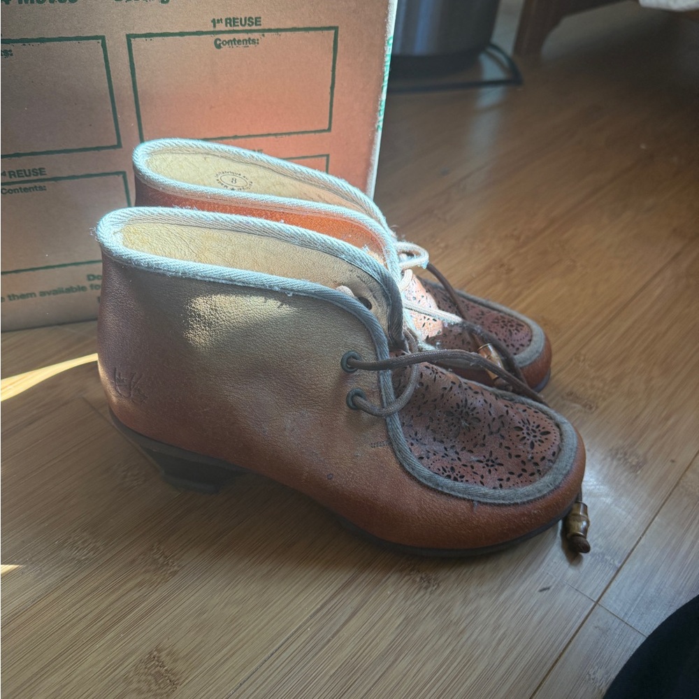 Fluevog boots never worn size 8